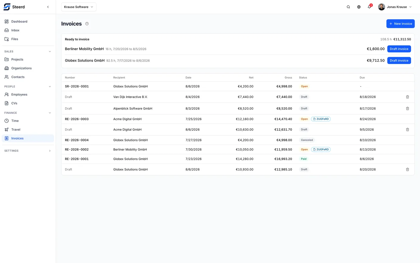 The invoice list, with each invoice showing its number, client, total and status.